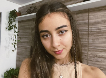 Júlia Andrade, 22, é graduanda na Universidade Federal do Ceará e nascida sob o signo de Gêmeos. 