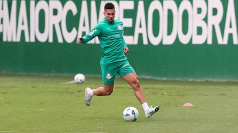 Abel Ferreira ainda aguarda retorno dos jogadores convocados para suas seleções; Paulinho participa da atividade, em Greensboro 
