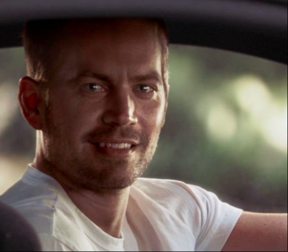 Paul Walker: Quem não se lembra da comoção pela morte do ator Paul Walker, astro de “Velozes e Furiosos”? Toda a história trágica fez repercutir muito a sua recriação em computação gráfica, no sétimo filme da franquia. Para refazê-lo, a produção do filme usou dublês de corpo e de rosto. Até mesmo o irmão de Paul contribuiu em algumas cenas.